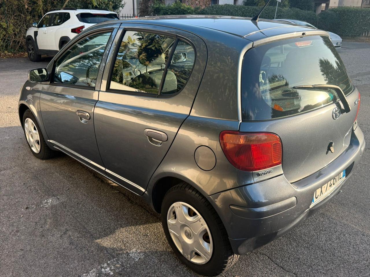 Toyota Yaris 1.0i 16V cat 5 porte Sol