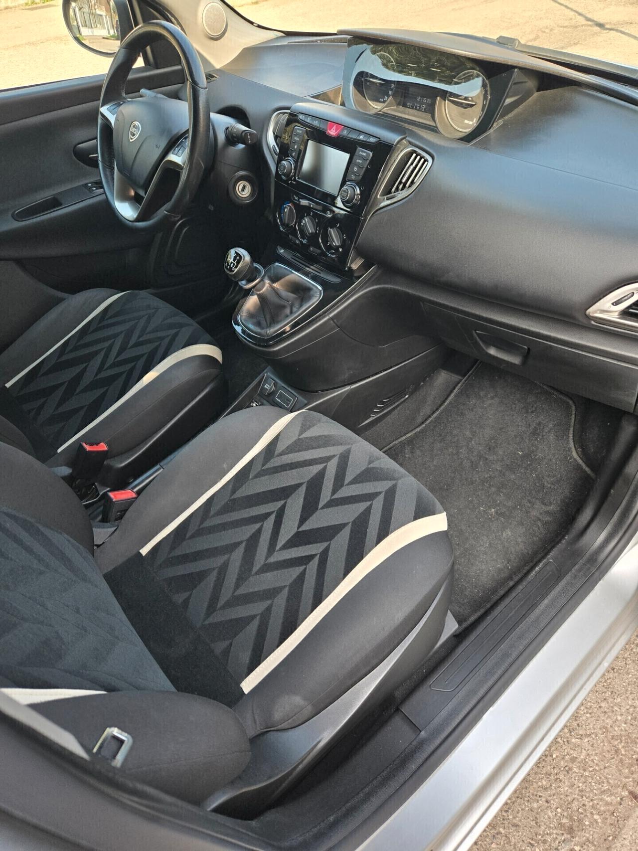 Lancia Ypsilon 1.2 69 CV 5 porte GPL Ecochic Gold