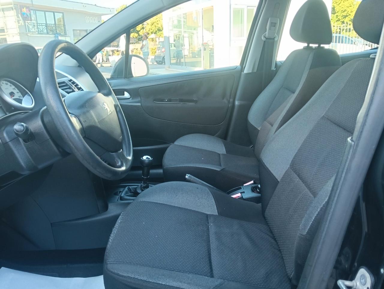 Peugeot 207 1.4 Marciante / Motore da rivedere consumo d'olio