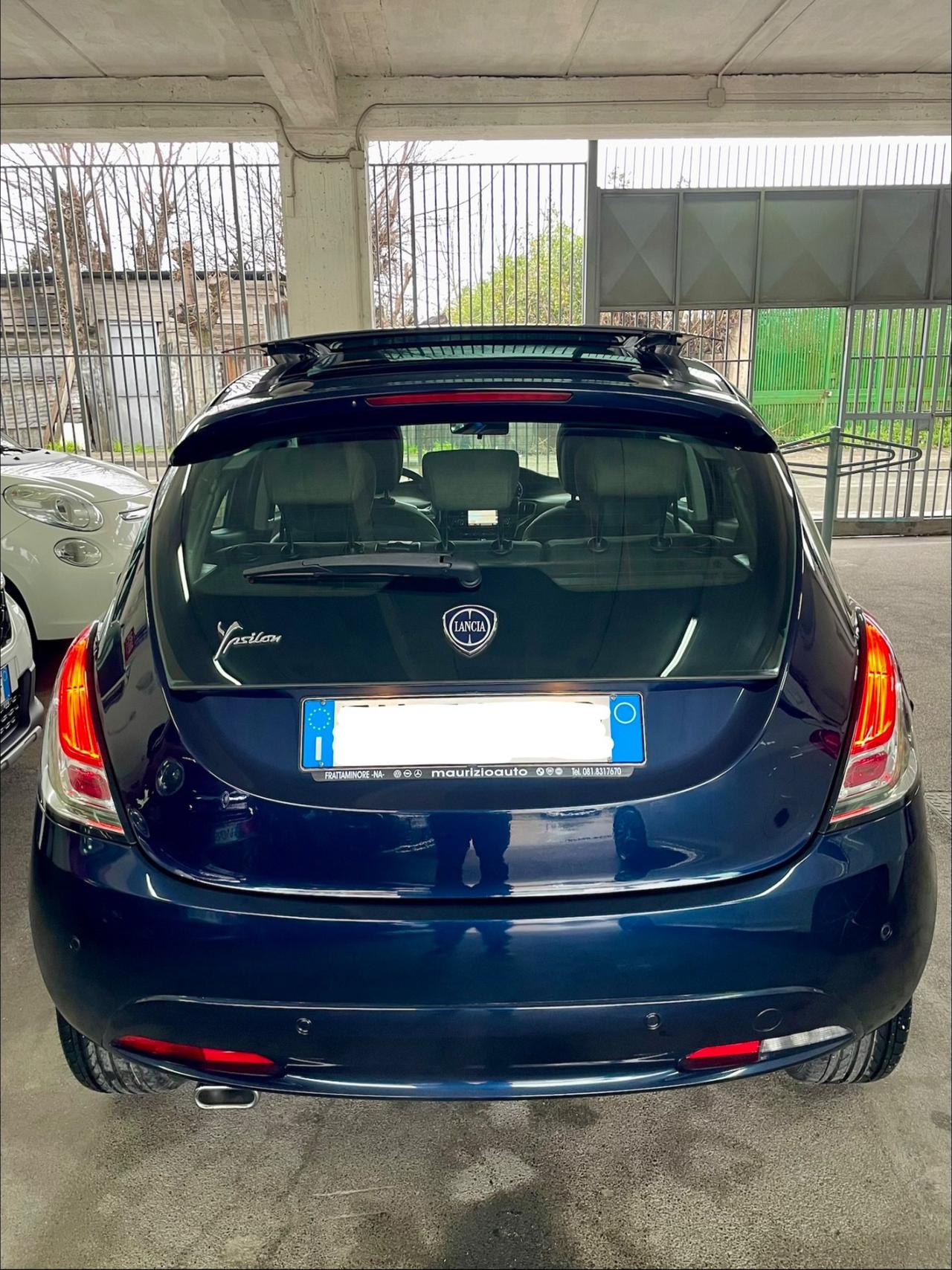 Lancia Ypsilon 1.2 69 CV 5 porte GPL Ecochic Unyca tetto nav sensori pelle