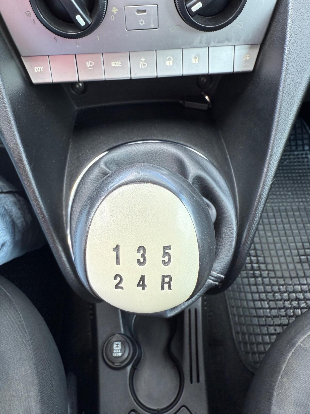 Lancia Ypsilon 1.3 MJT 75 CV Diva