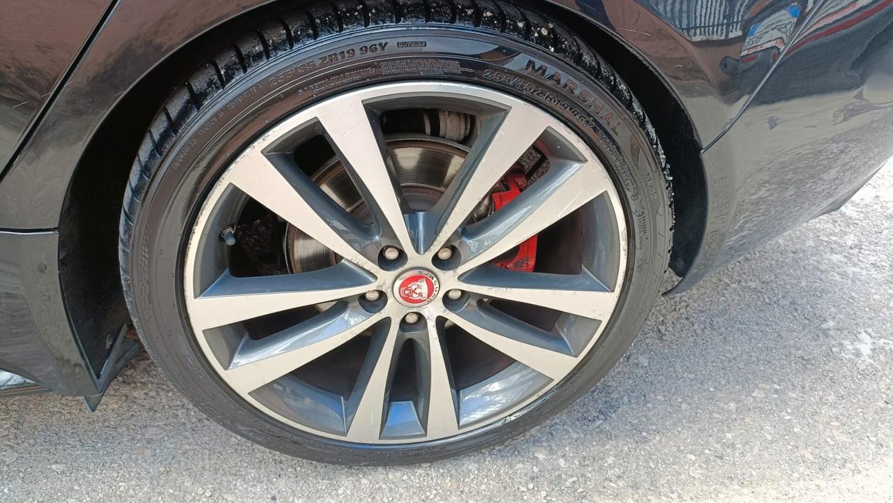 Jaguar XE 2.0 D Turbo 180CV aut. R-Sport