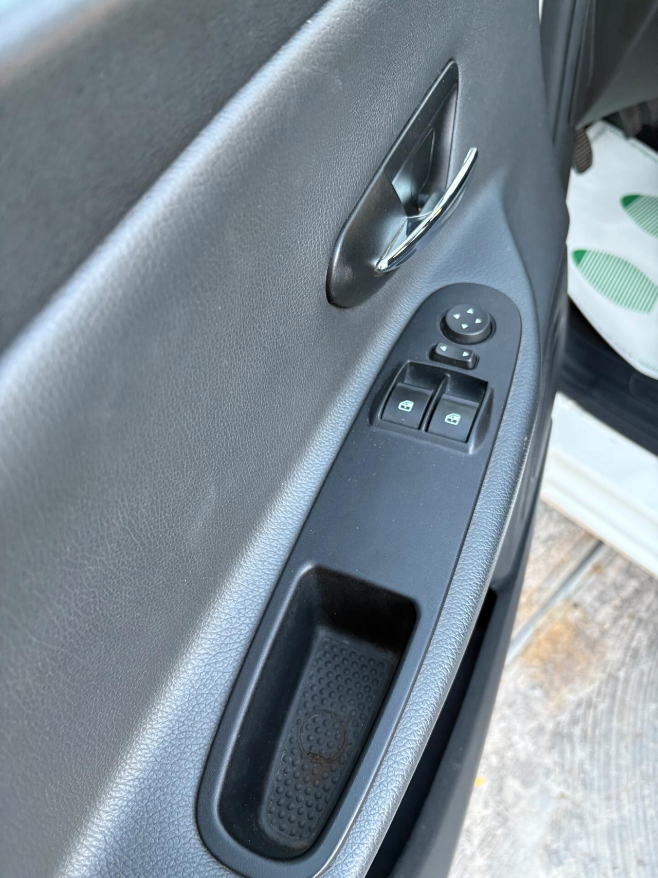 Lancia Ypsilon 1.2 69 CV 5 porte Silver