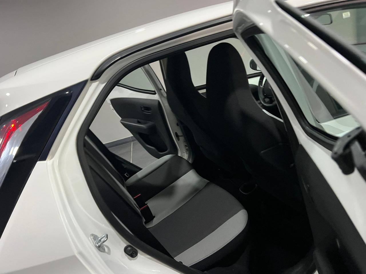 Toyota Aygo 1.0 VVT-i 69 CV 5 porte x-play MY