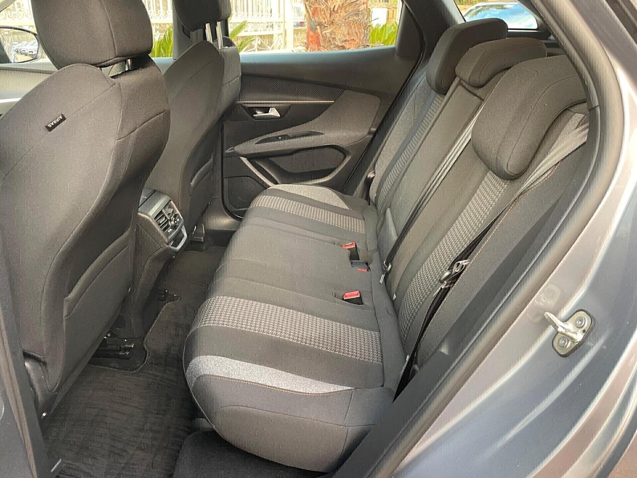 Peugeot 3008 BlueHDi 130 EAT8 Active Business
