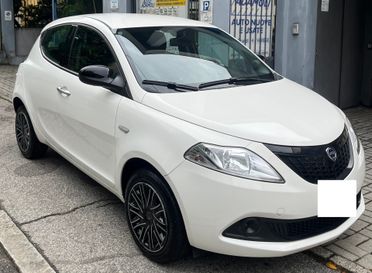 Lancia Ypsilon 1.0 FireFly 5 porte S&S Hybrid Platino