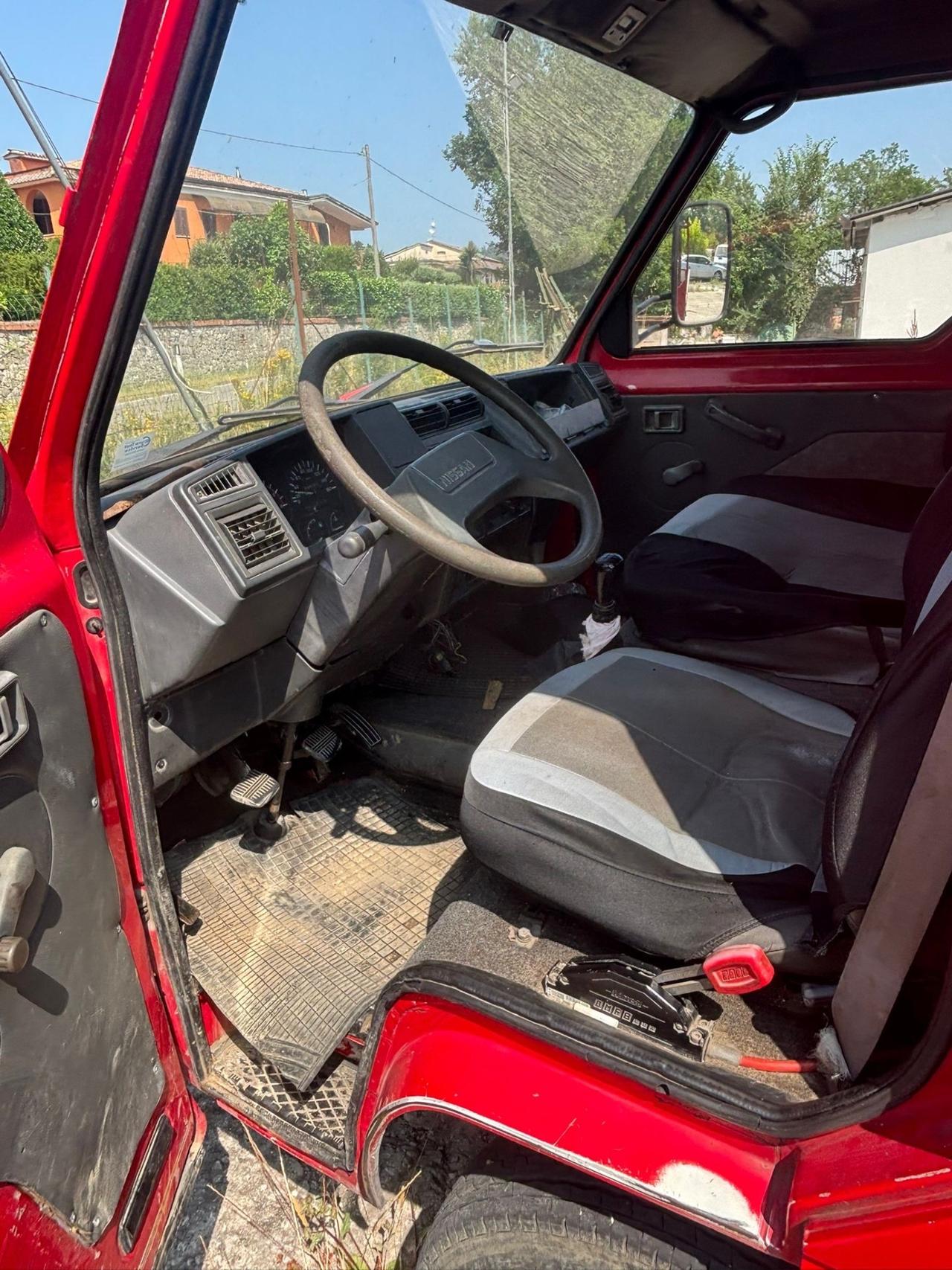 NISSAN CON GRU DI 7 MT