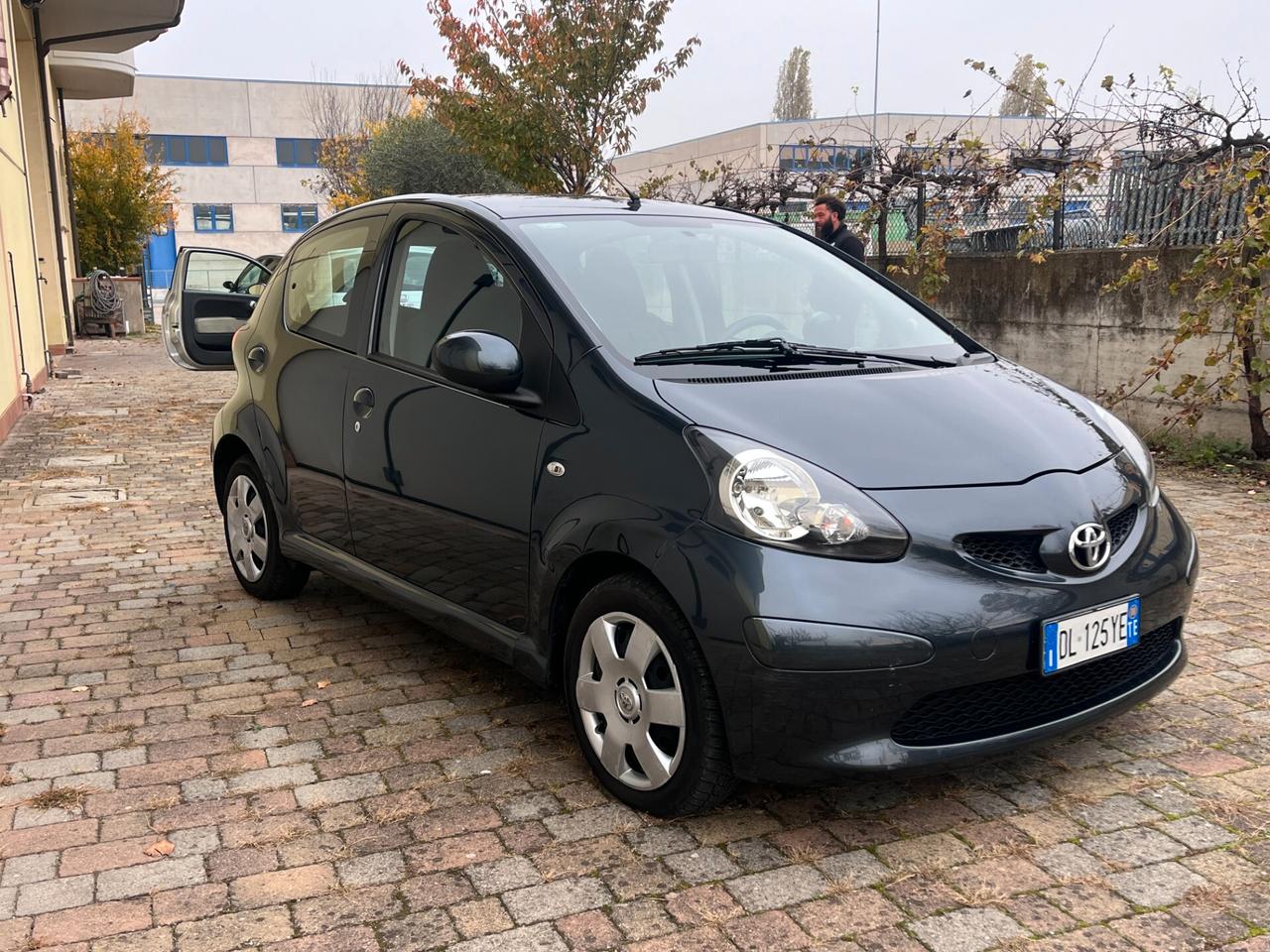 Toyota Aygo 1.0 12V VVT-i 5 porte Sol