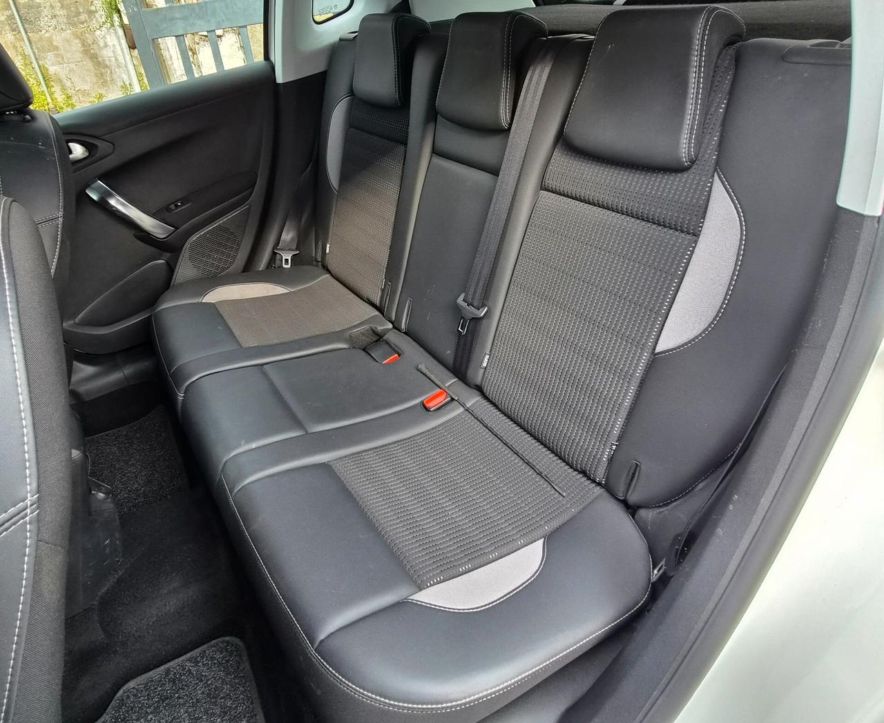 Peugeot 2008 BlueHDi 100 Black Matt