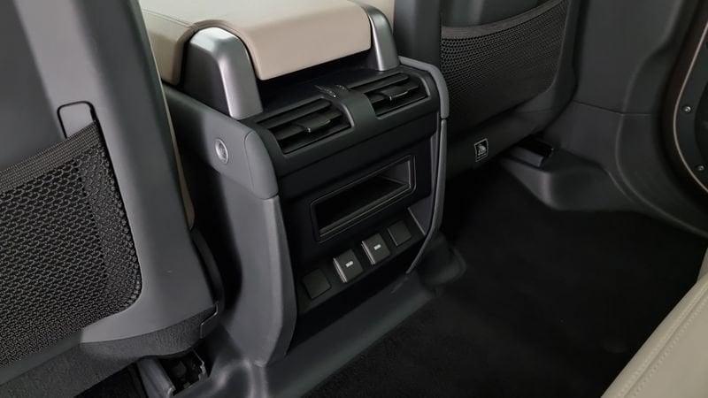 Land Rover Defender 110 3.0D I6 250 CV AWD Auto SE