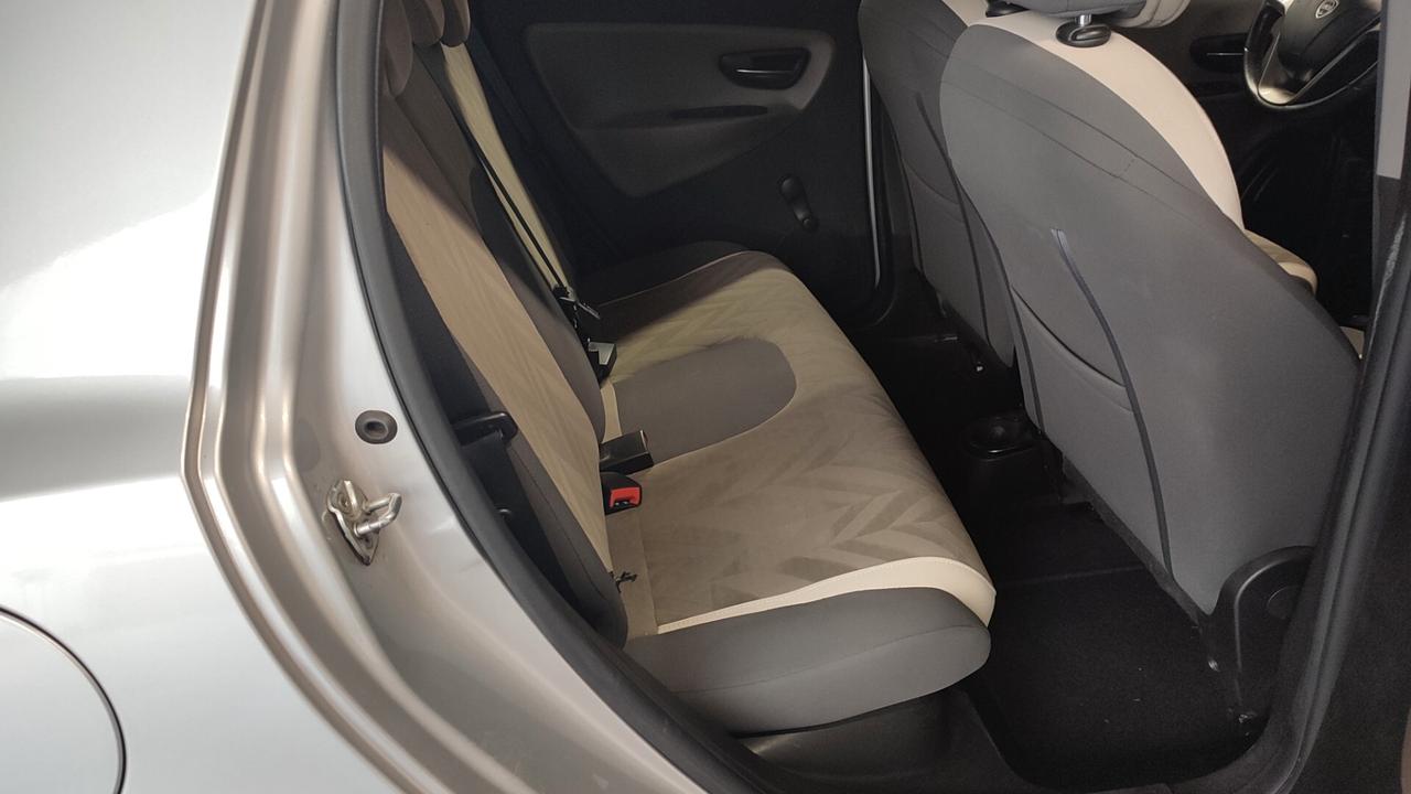 Lancia Ypsilon 1.2 69 CV 5 porte Platinum NEOPATENTATO EURO 6