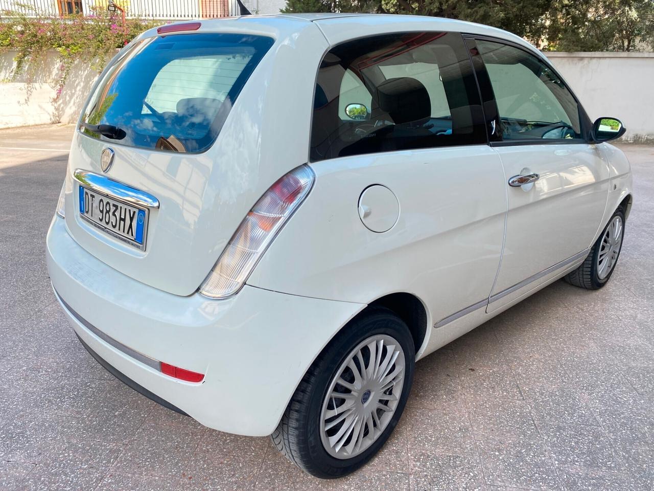 UNICO PROPRIETARIO LANCIA YPSILON 1.2 BENZINA NEOPATENTATI