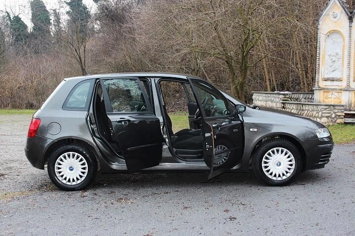 Fiat Stilo MJET 5 porte Dynamic KIT DISTRIBUZIONE APPENA SOSTITUITO GOMME ALL SEASON