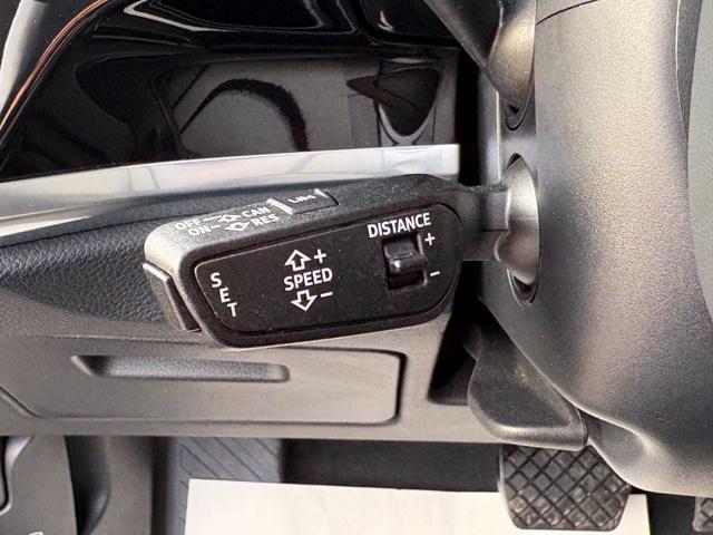 AUDI Q3 35 2.0 TDI S tronic Business COCKPIT