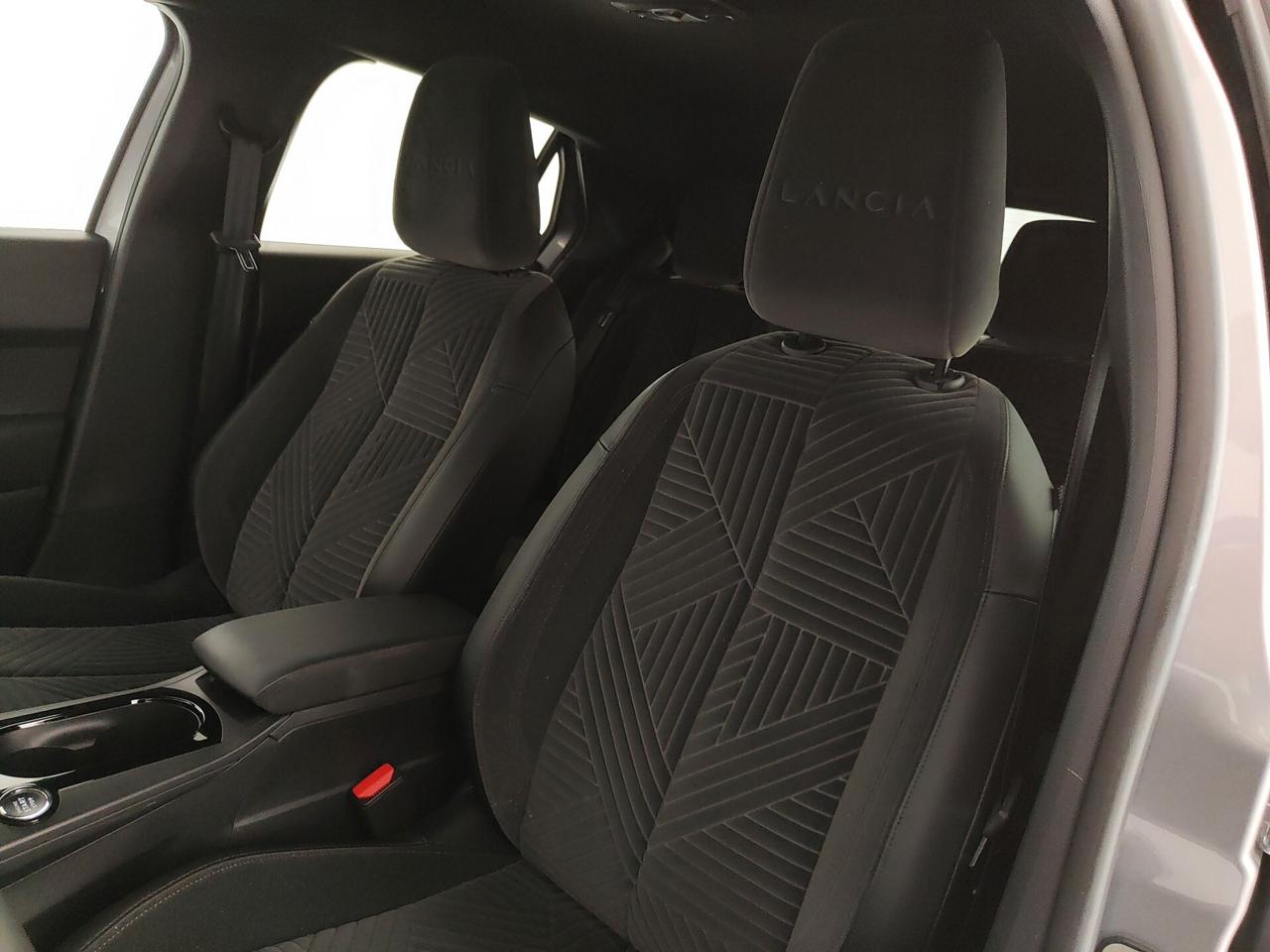 Lancia Ypsilon Hybrid e-DCT LX
