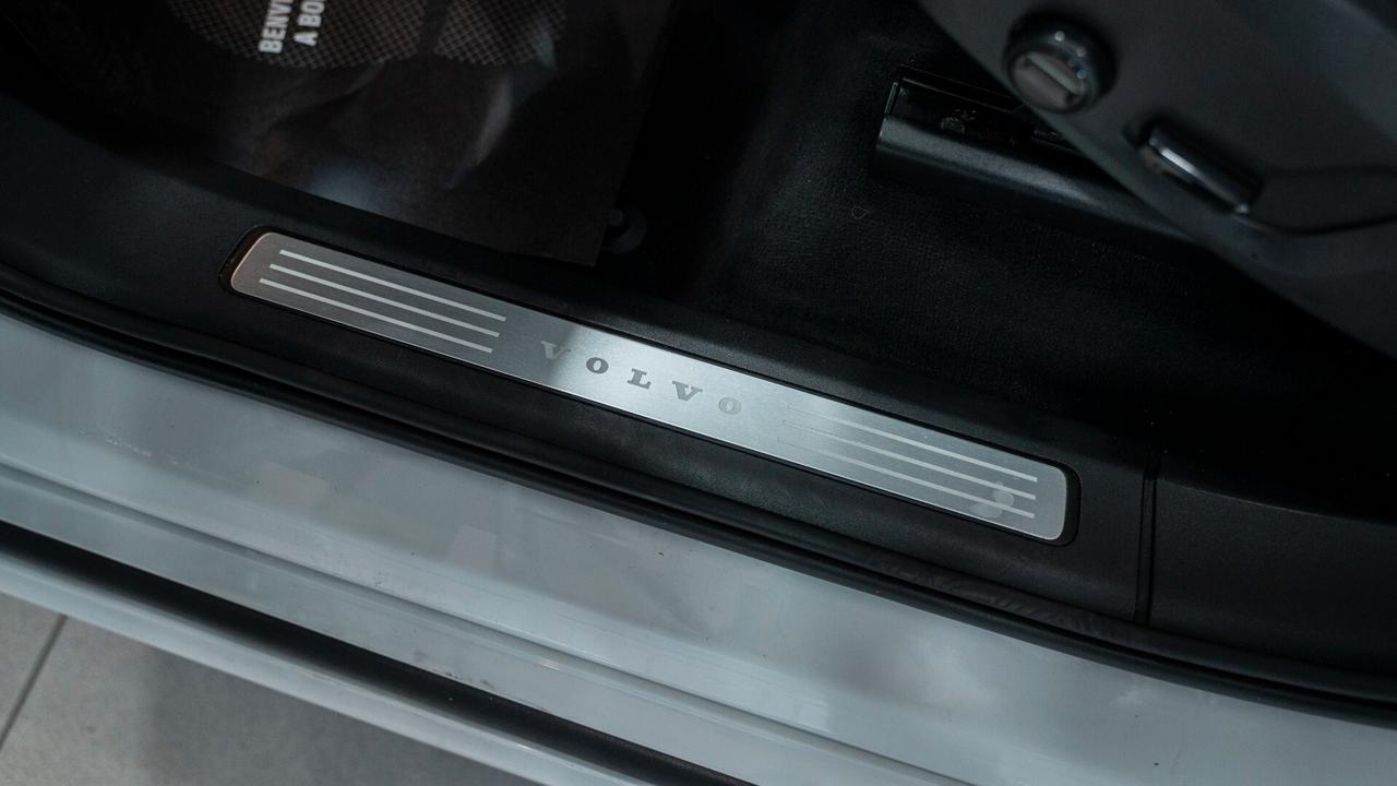 Volvo XC 90 XC90 2.0 B5 MOMENTUM PRO AWD 7 POSTI TETTO PELLE NAVI F