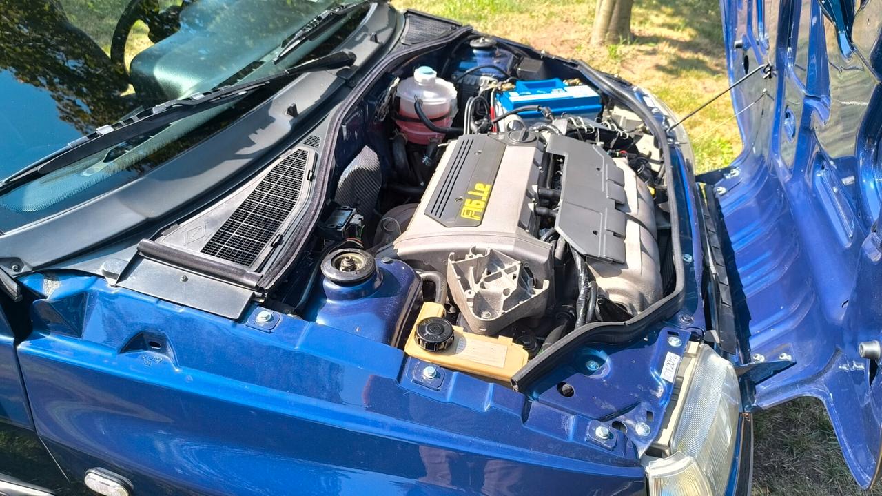 Renault Clio 1.8 16V 1800