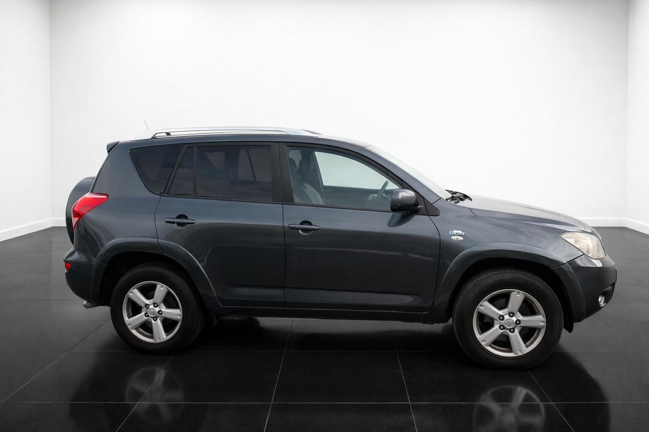 Toyota RAV 4 2.2 D-4D 177 CV 4x4 Luxury MOTORE RIFATTO