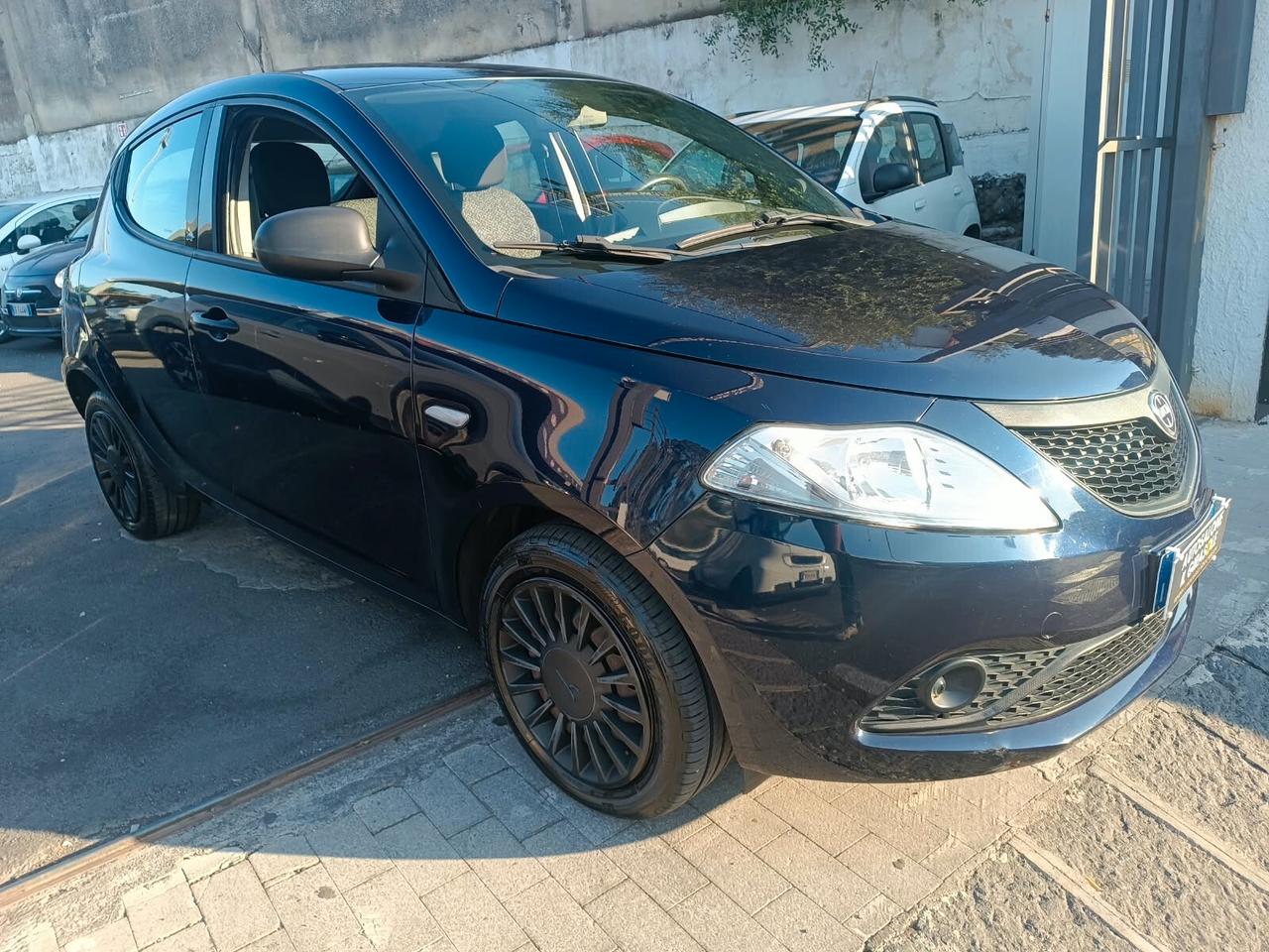 Lancia Ypsilon 1.2 69 CV 5 porte S&S Platinum