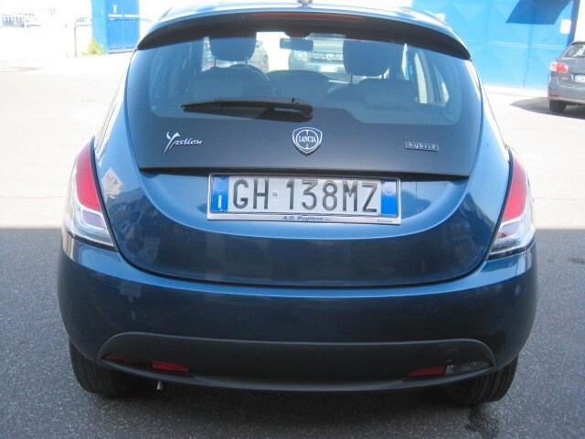 Lancia Ypsilon 1.0 FireFly 5 porte S&S Hybrid Silver