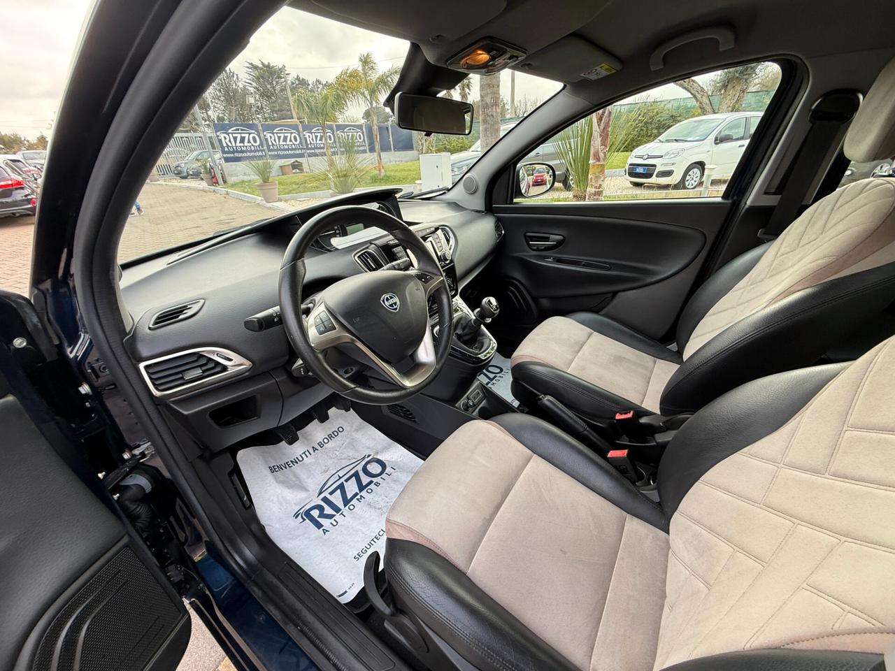 Lancia Ypsilon 1.2 69CV 5porte Platinum Navi Pelle