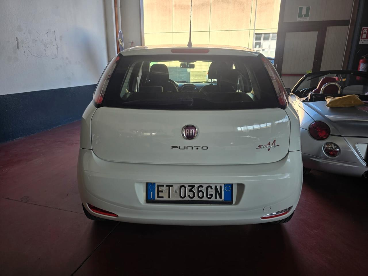 Fiat Punto 1.4 S&S 8V Dualogic 5 porte RACING