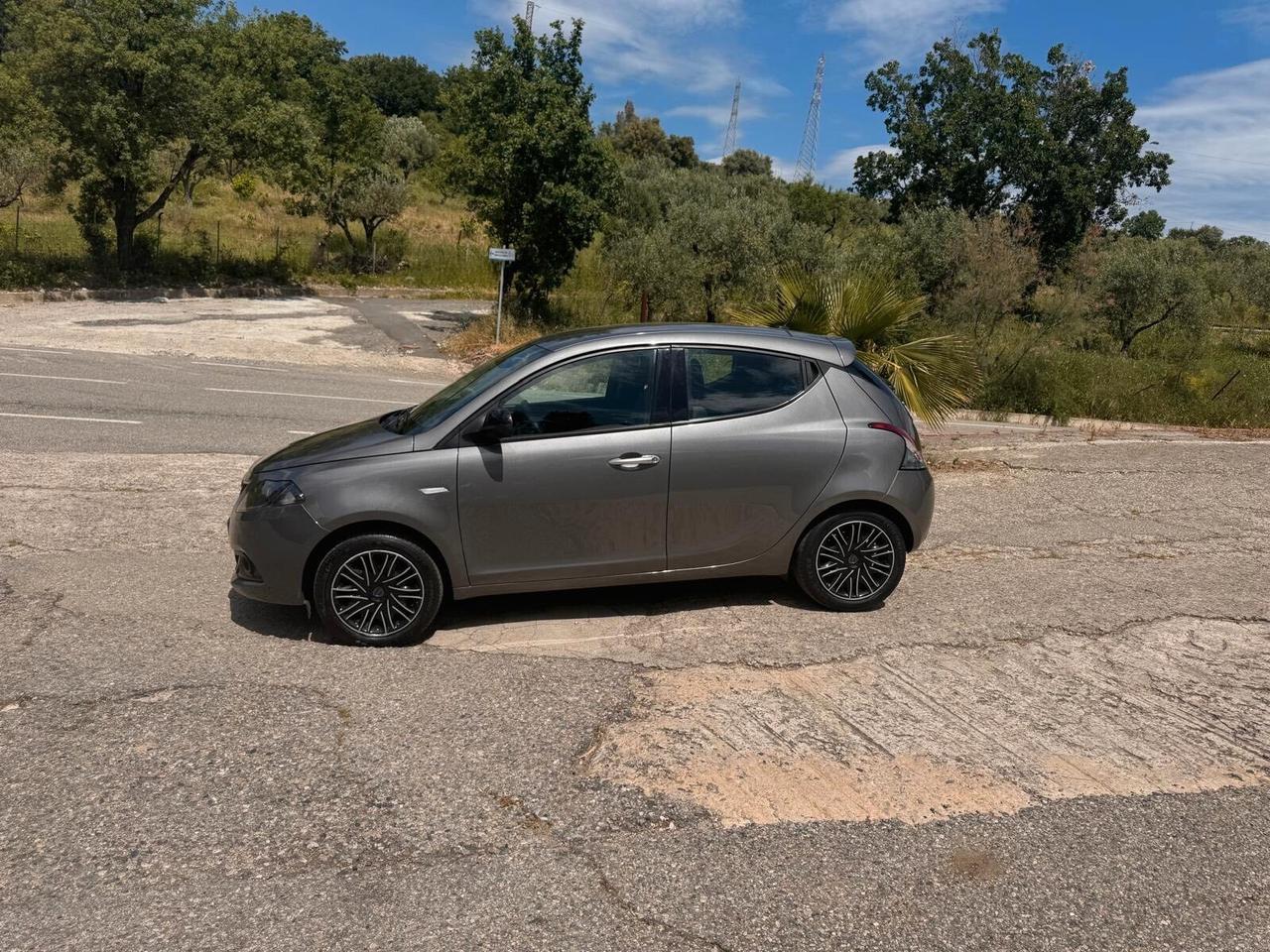Lancia Ypsilon 1.0 FireFly 5 porte S&S Hybrid Silver Plus
