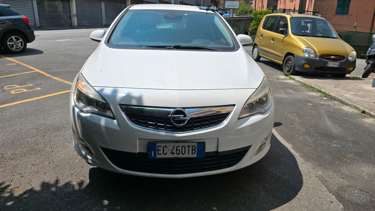 Opel Astra 1.4 100CV 5 porte Cosmo