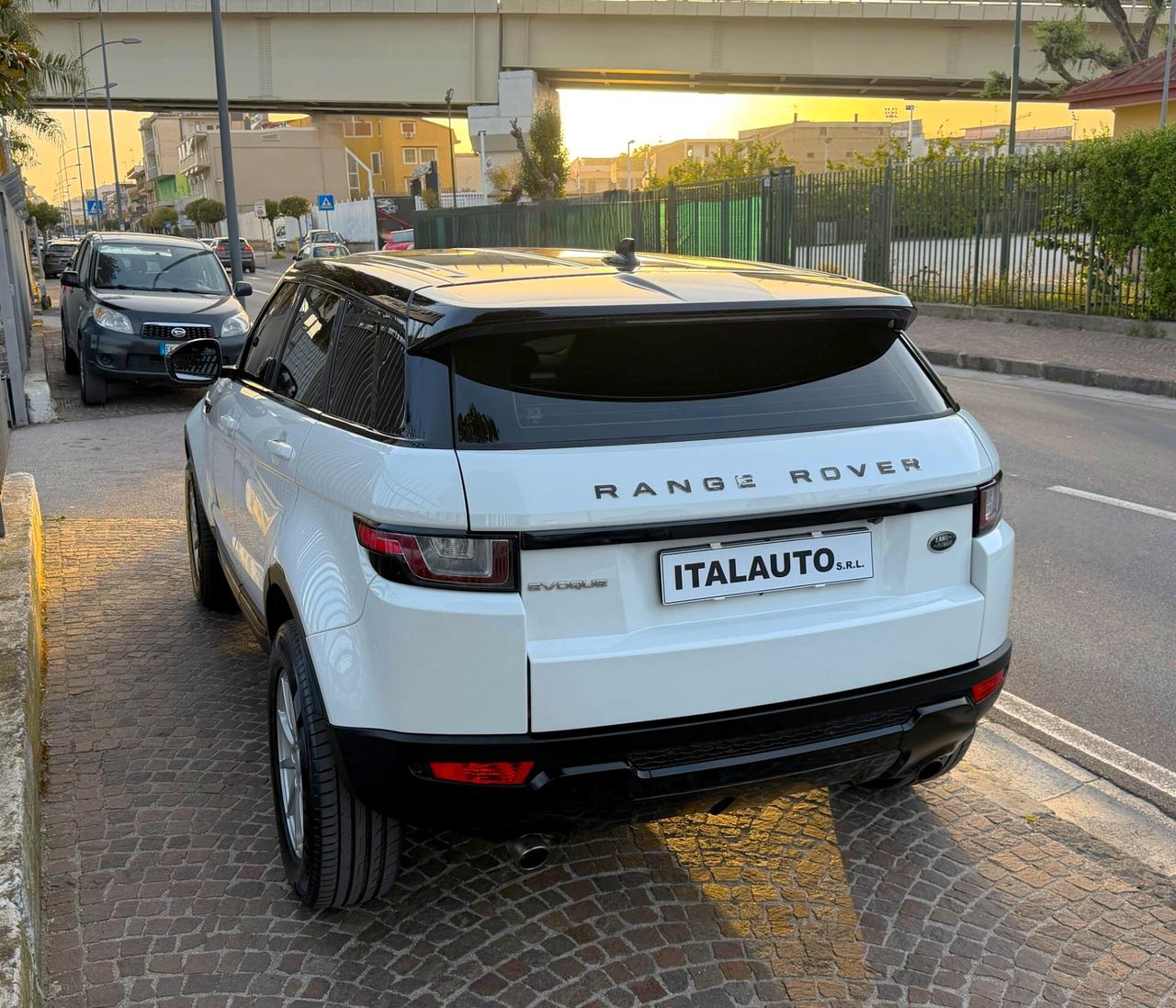 Land Rover Range Evoque 2.0 TD4 150 CV 5p. Pure