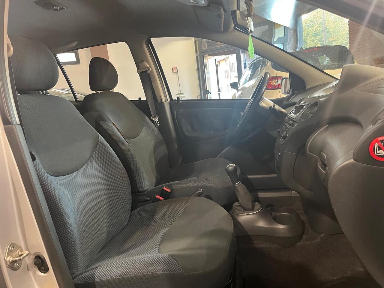 Toyota Yaris 1.0 Expo c/clima