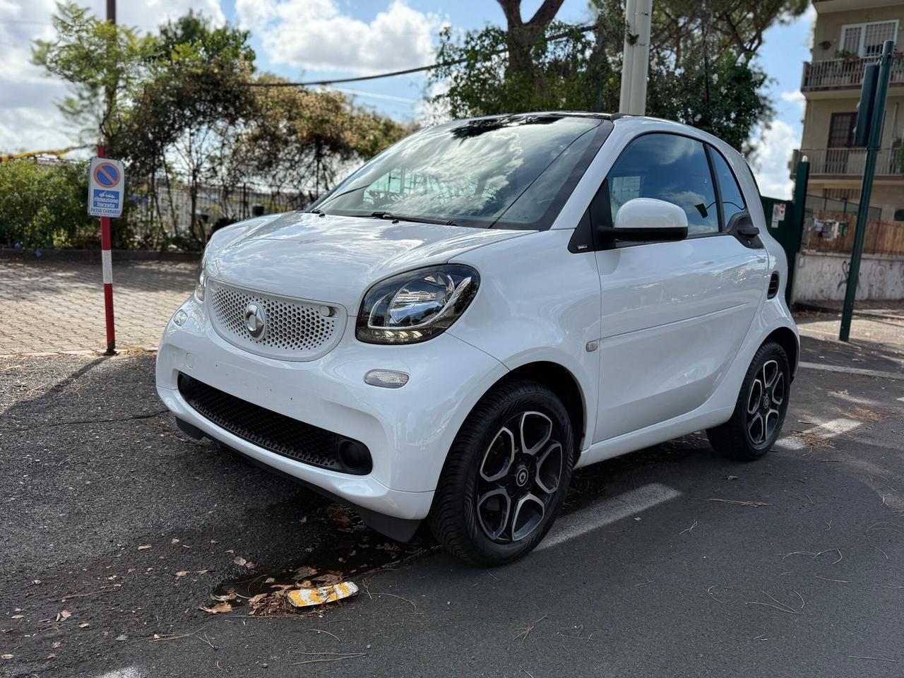Smart ForTwo 1.0 71cv Coupe Clima cambio Auto Navi