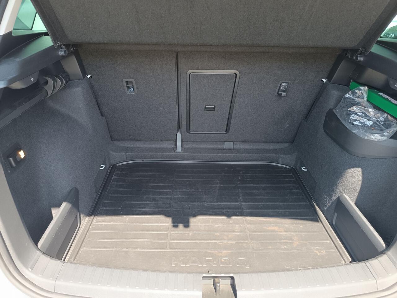 Skoda Karoq 1.6 TDI SCR DSG Executive NAVI, RETROCAMERA