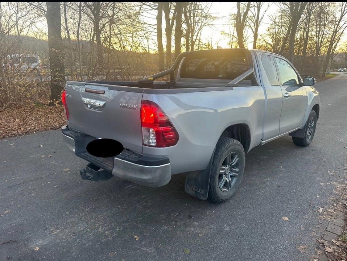 Toyota Hilux 2.4 D-4D 4WD 2 porte Extra Cab Lounge * Cambio 6M