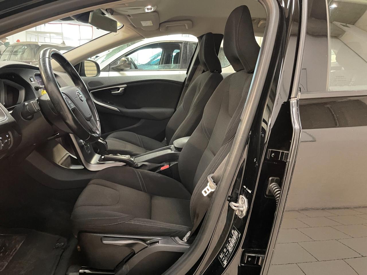 Volvo V40 Business Plus D2 geartronic c.auto-LEGGI SOTTO