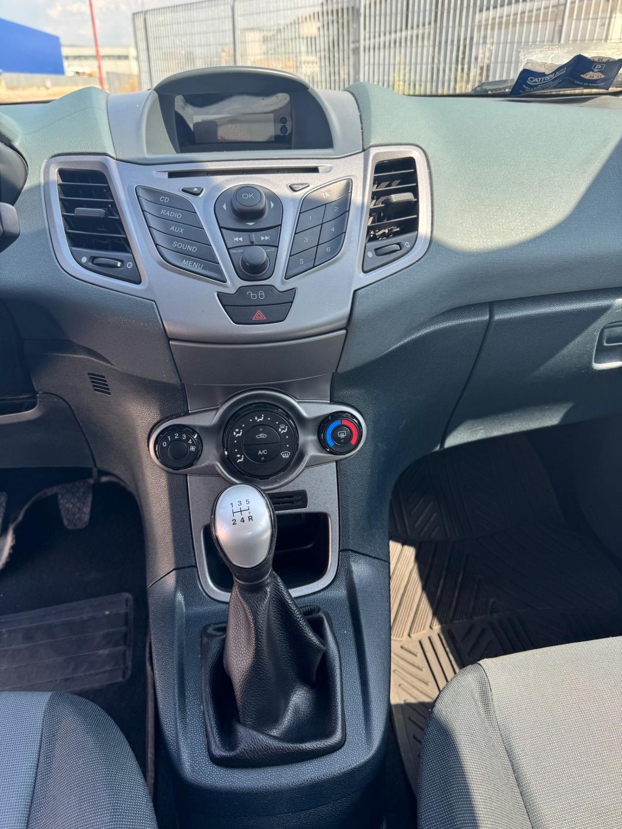 Ford Fiesta 1.4 TDCi 68CV 5 porte Titanium