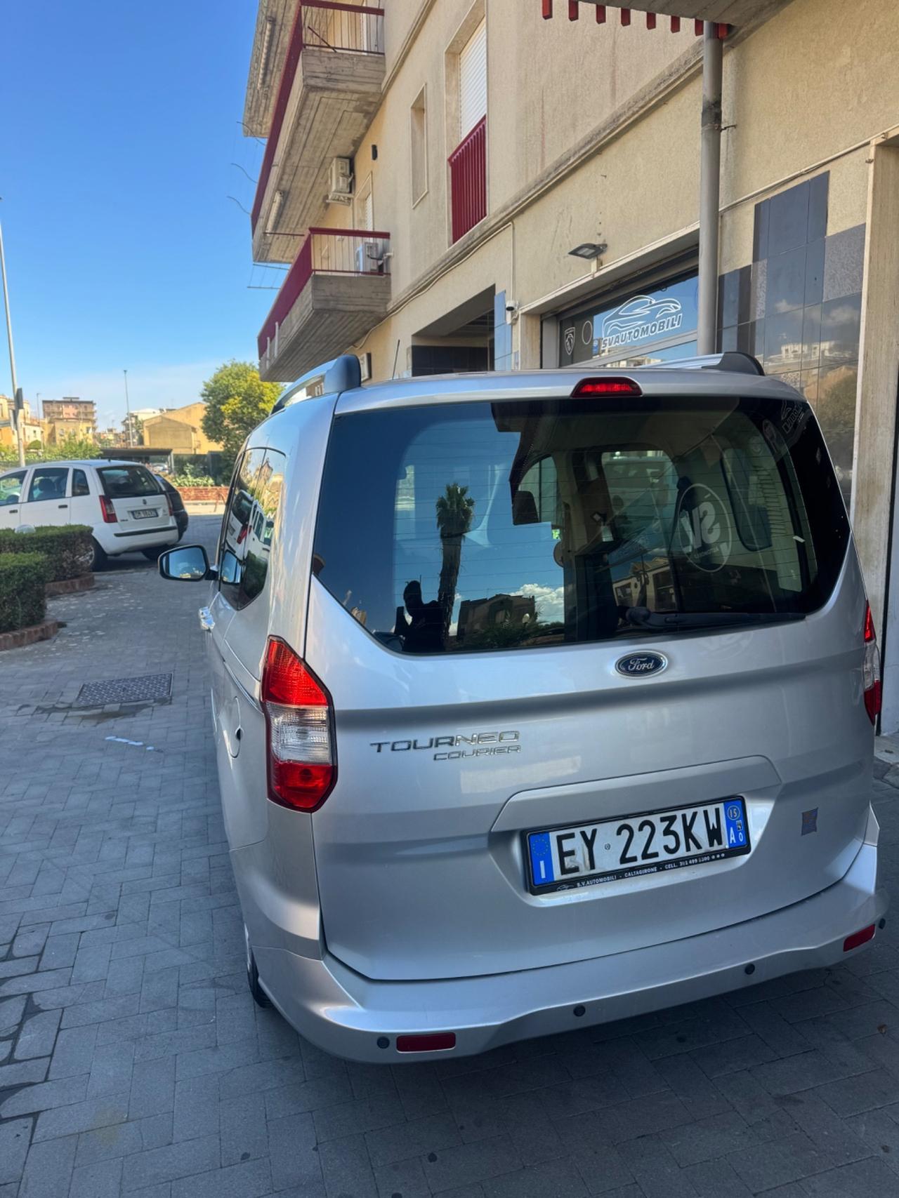 Ford Tourneo Courier 1.5 TDCI 75 CV Titanium