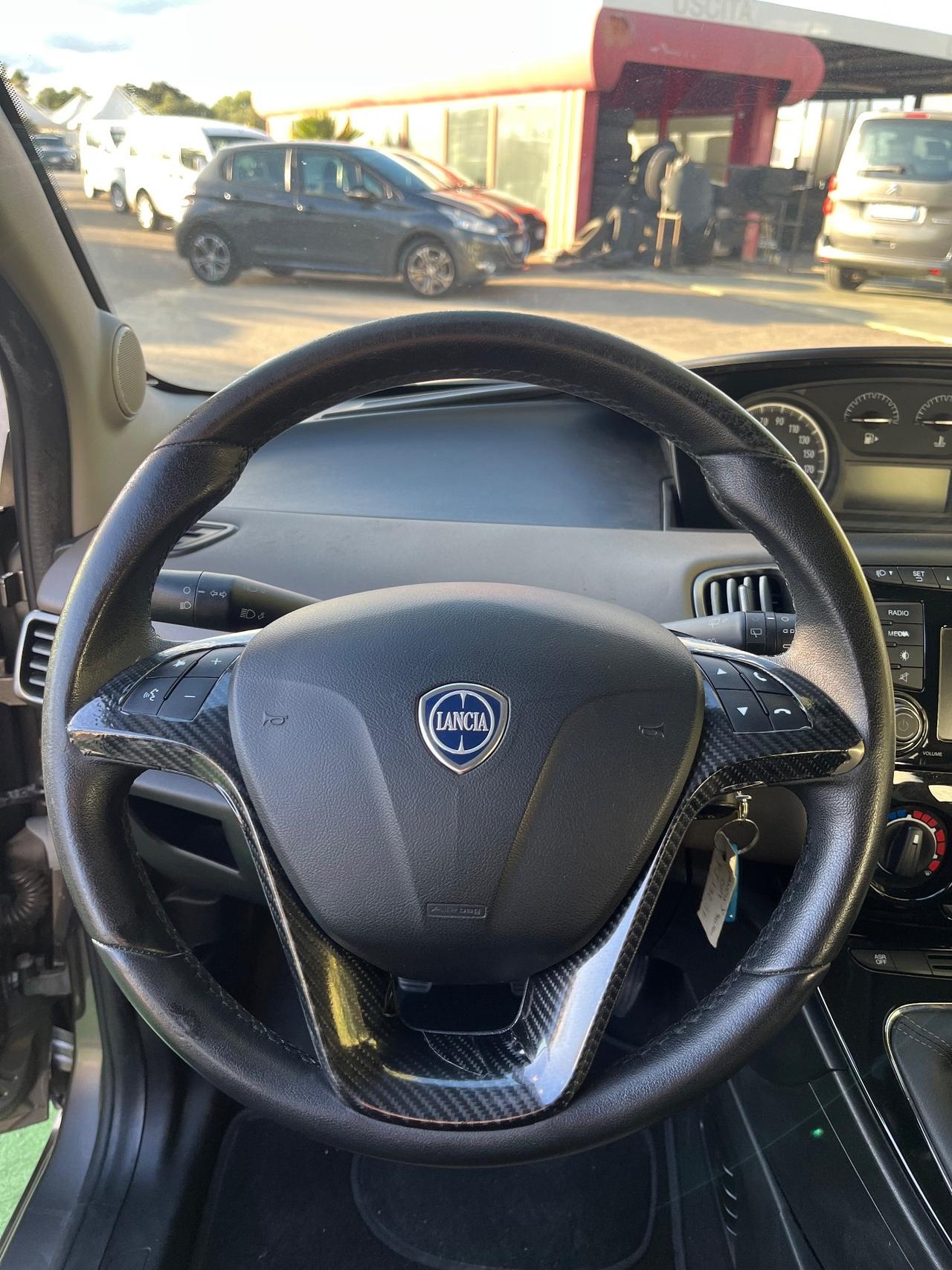 Lancia Ypsilon 0.9 TwinAir Metano Ecochic Silver