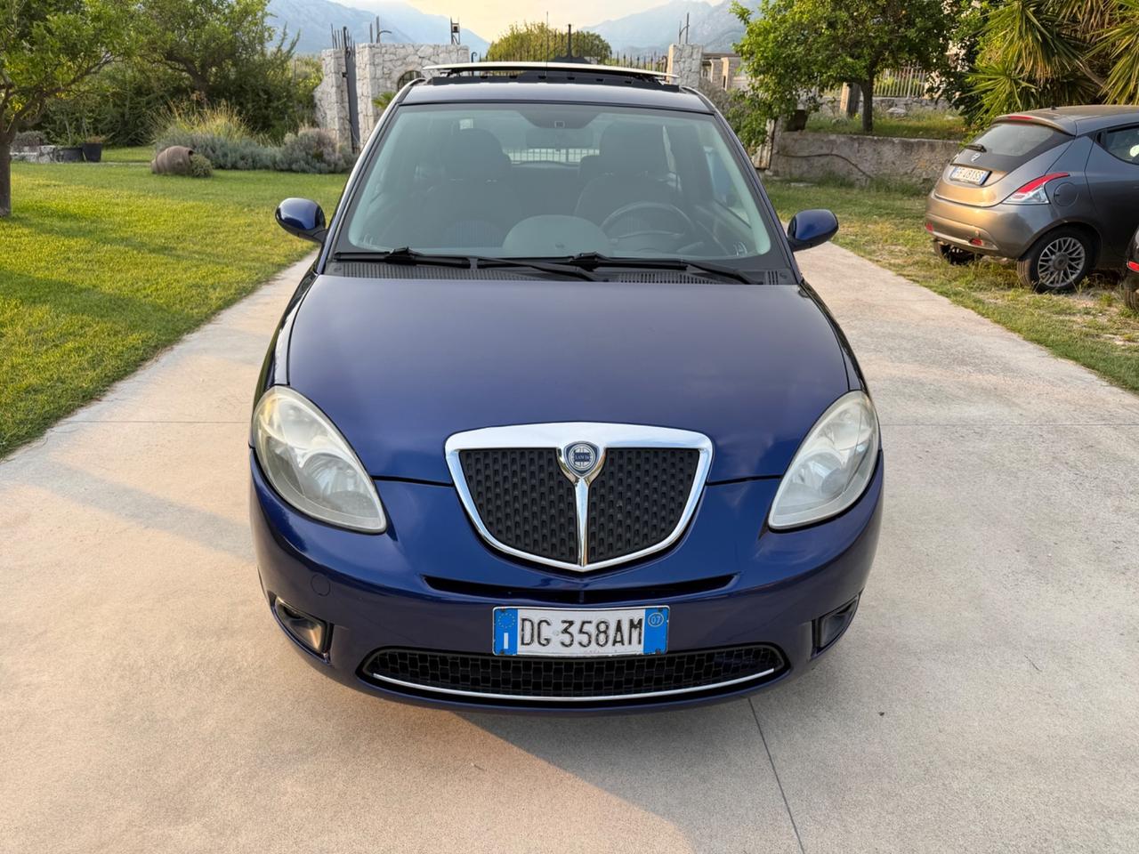Lancia Ypsilon 1.4 16V Platino