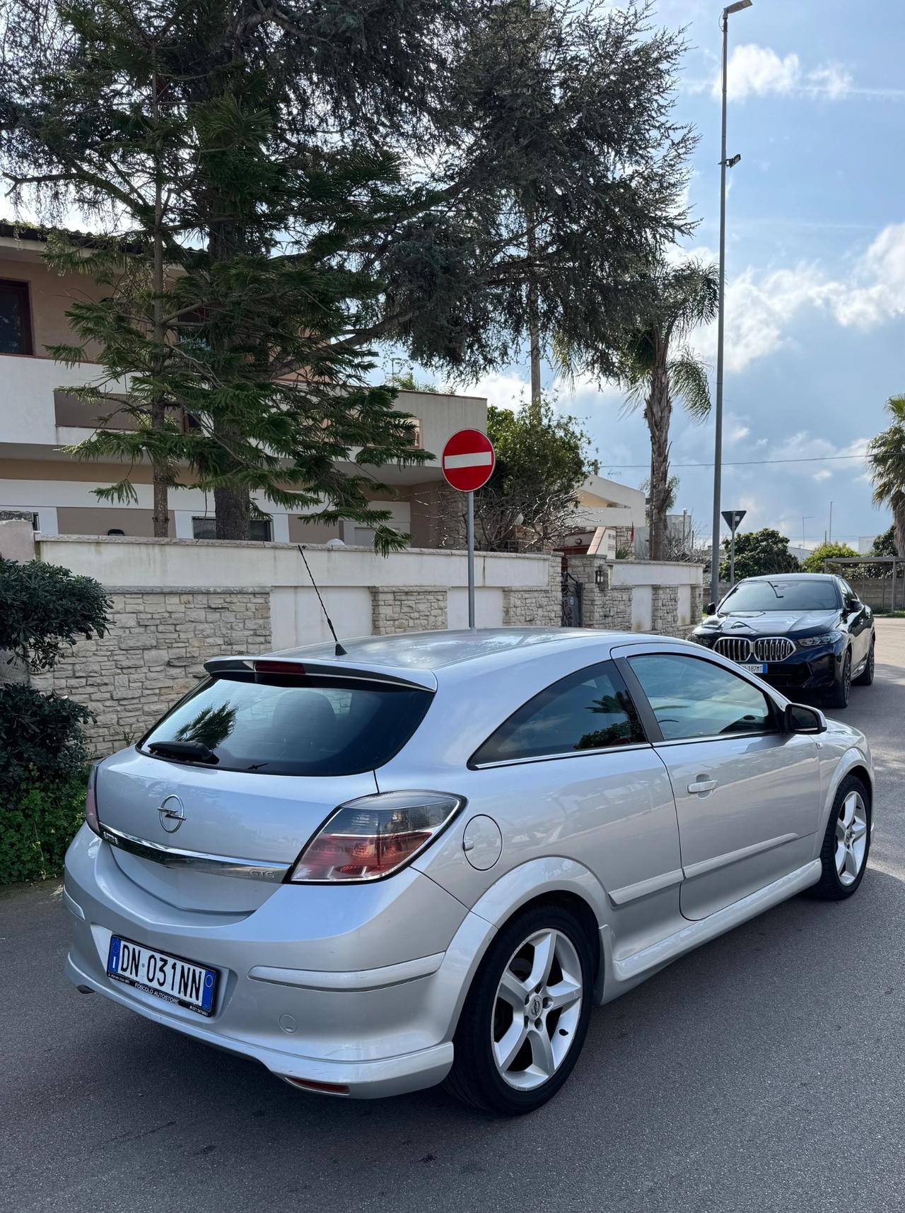 OPEL ASTRA GTC 2008