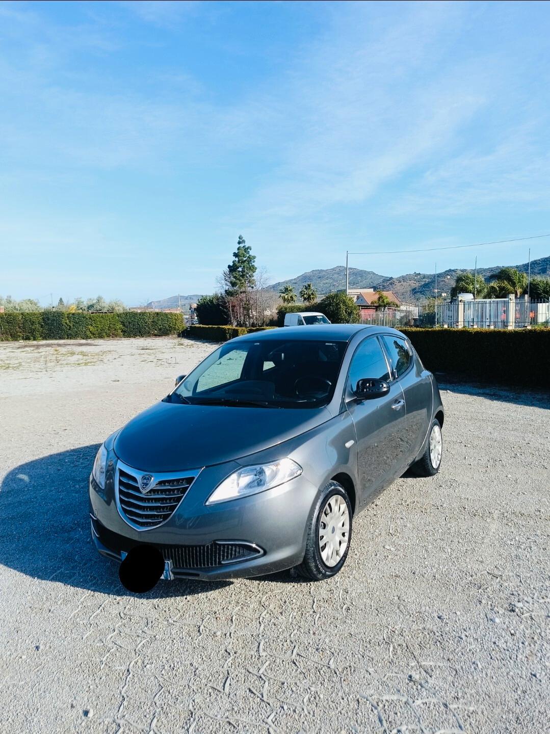 Lancia Ypsilon 1.2 69 CV 5 porte S&S Silver