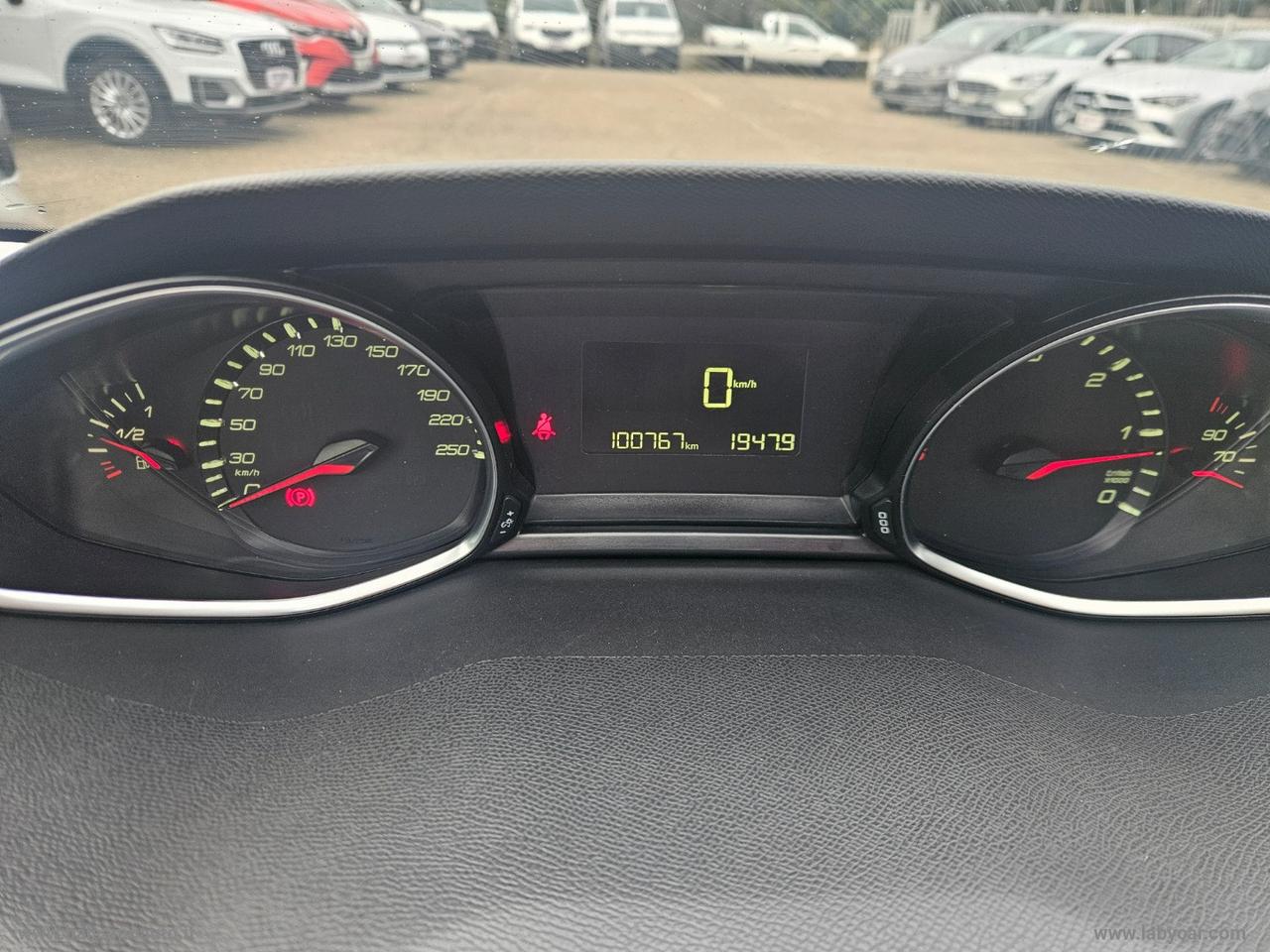 PEUGEOT 308 BlueHDi 100 S&S Business N1