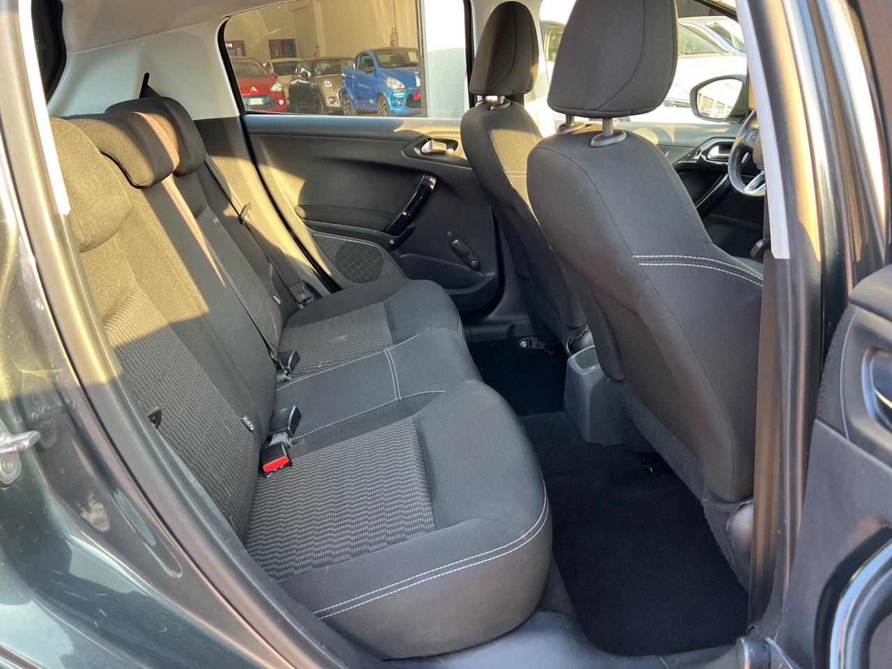 Peugeot 208 PureTech 82 5p. GPL Allure