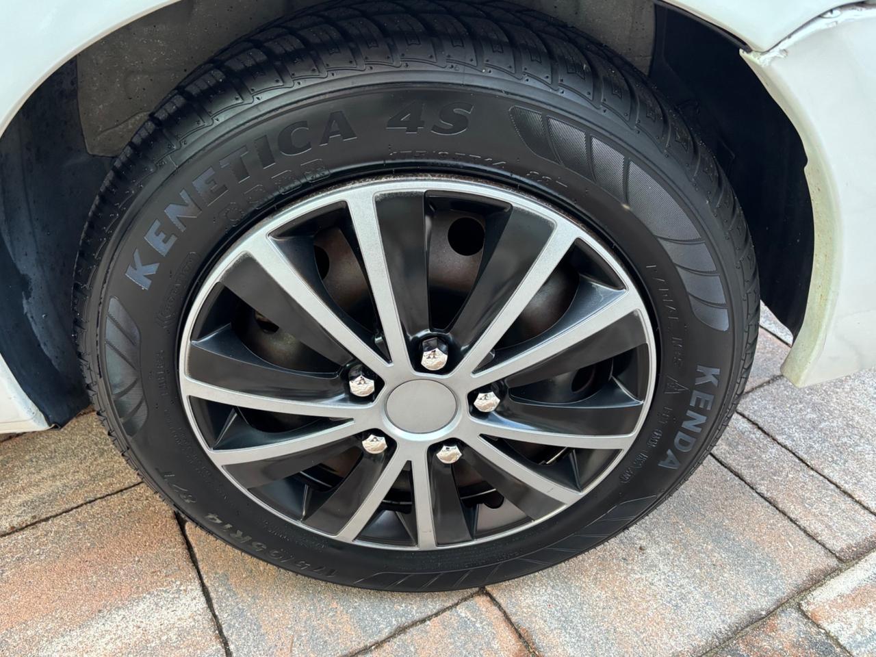 Peugeot 206 Plus 1.1 60CV 5p. benzina+GPL scade 2030