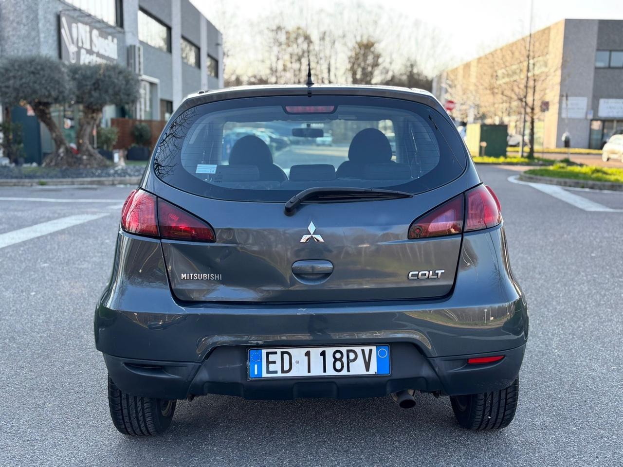 Mitsubishi Colt 1.1 12V 3p. Invite