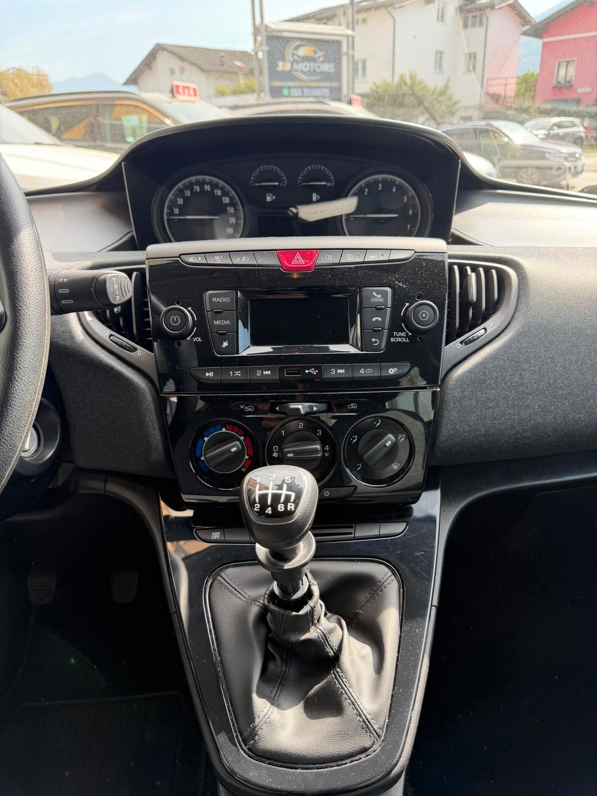 Lancia Ypsilon 1.0 FireFly 5 porte S&S Hybrid UnYca