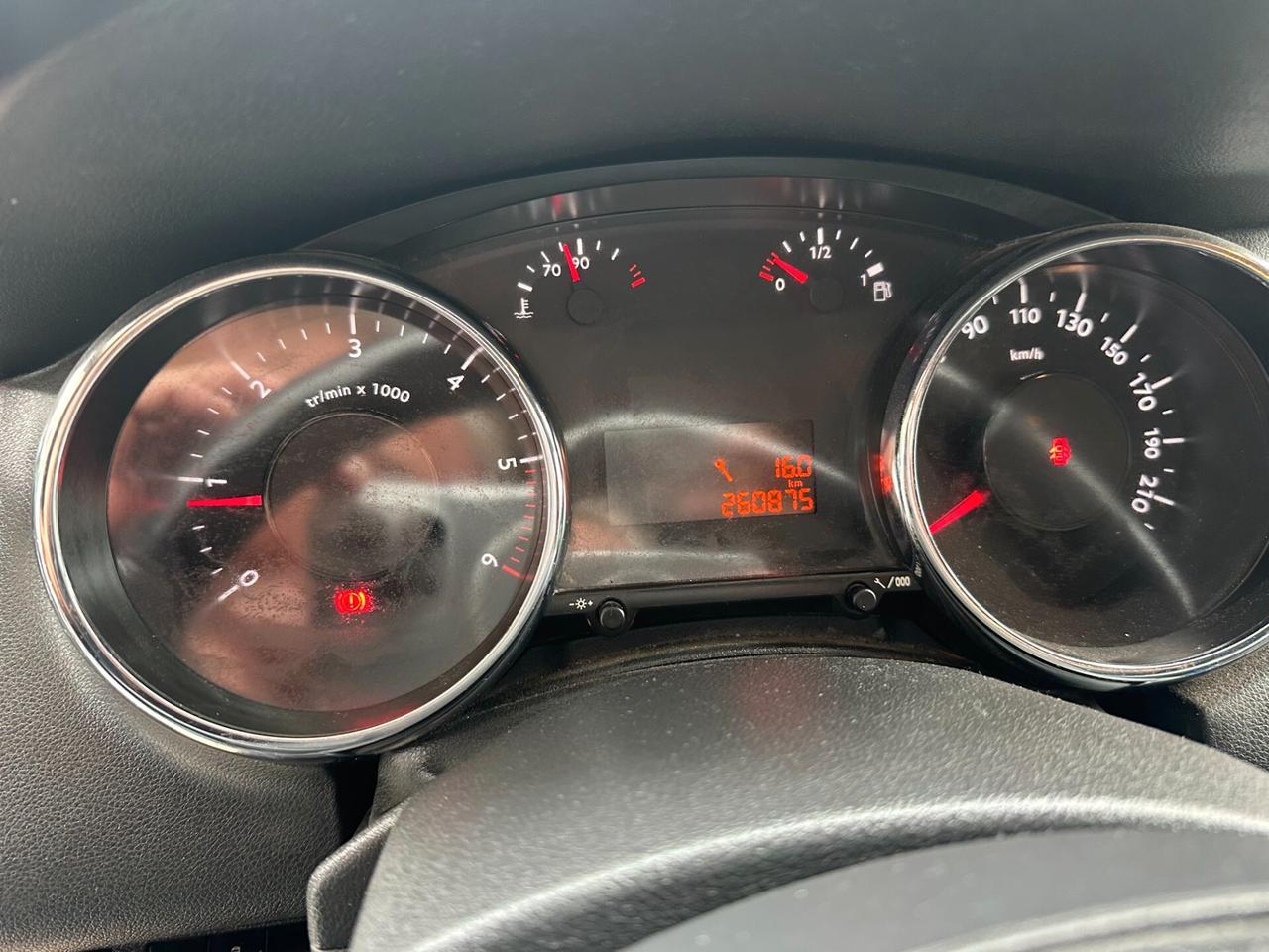Peugeot 5008 1.6 HDi 110CV (12 RATE)