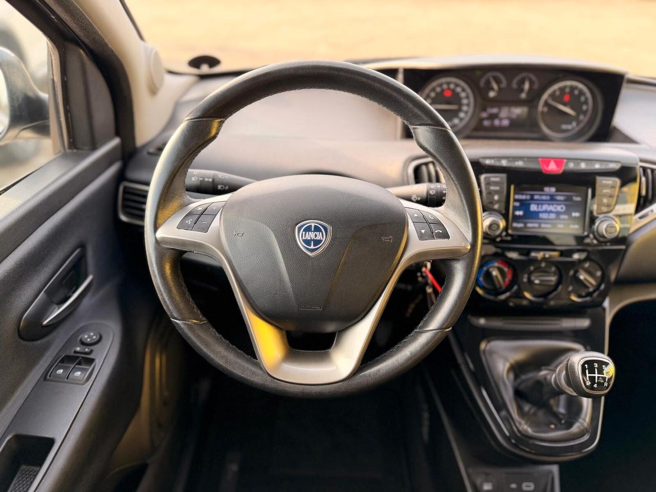 Lancia Ypsilon 1.2 69 CV 5 porte S&S Platinum