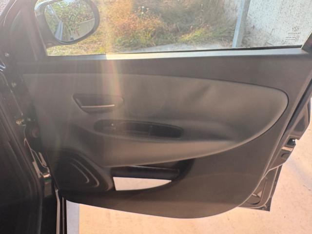 LANCIA Ypsilon 1.2 69 CV 5 porte GOLD OK NEOPATENTATI COME NUOVA
