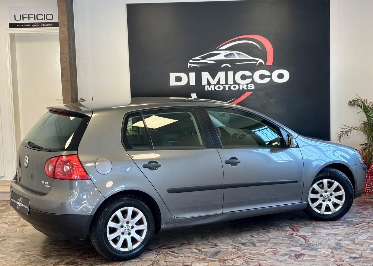 Volkswagen Golf 1.6 16V FSI 5p. Sportline