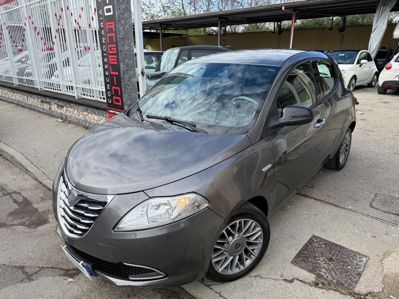 Lancia Ypsilon 1.2 69 CV 5 porte GPL Ecochic Silver